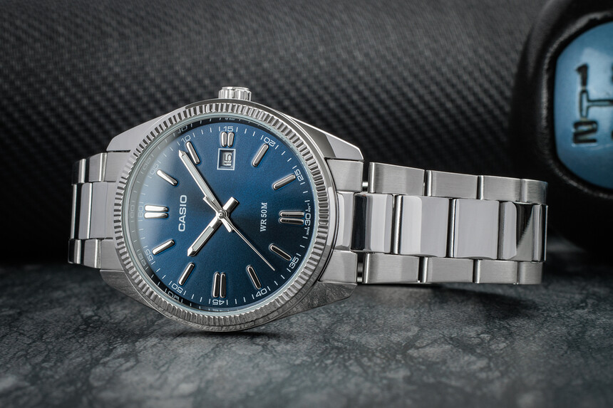 Variant met blauwe wijzerplaat.