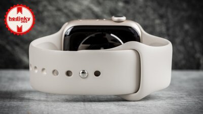 Apple Watch Series 9 GPS 45mm Starlight Aluminium Case / Starlight Sport Band - S/M