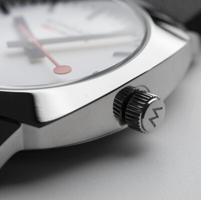 Mondaine Squar Petite Cushion MSL.31110.LBV