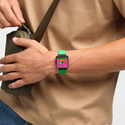 Swatch Breaks Off SO34Z102