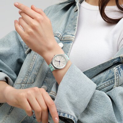 Swatch Beach Hour SYXS160