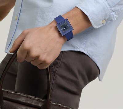 Swatch Squarely Blacklight SO34N700