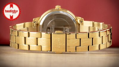 Guess Three Of Hearts GW0657L2